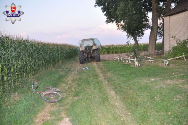 Deszkowice Kolonia: ciągnik przejechał po mężczyźnie. 62-latek nie przeżył