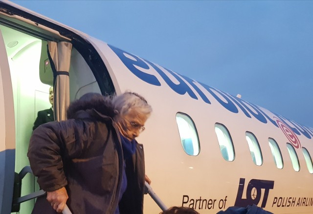 Aurelia Liwińska na pokładzie samolotu z Bydgoszczy do Warszawy. 12 grudnia 2019.