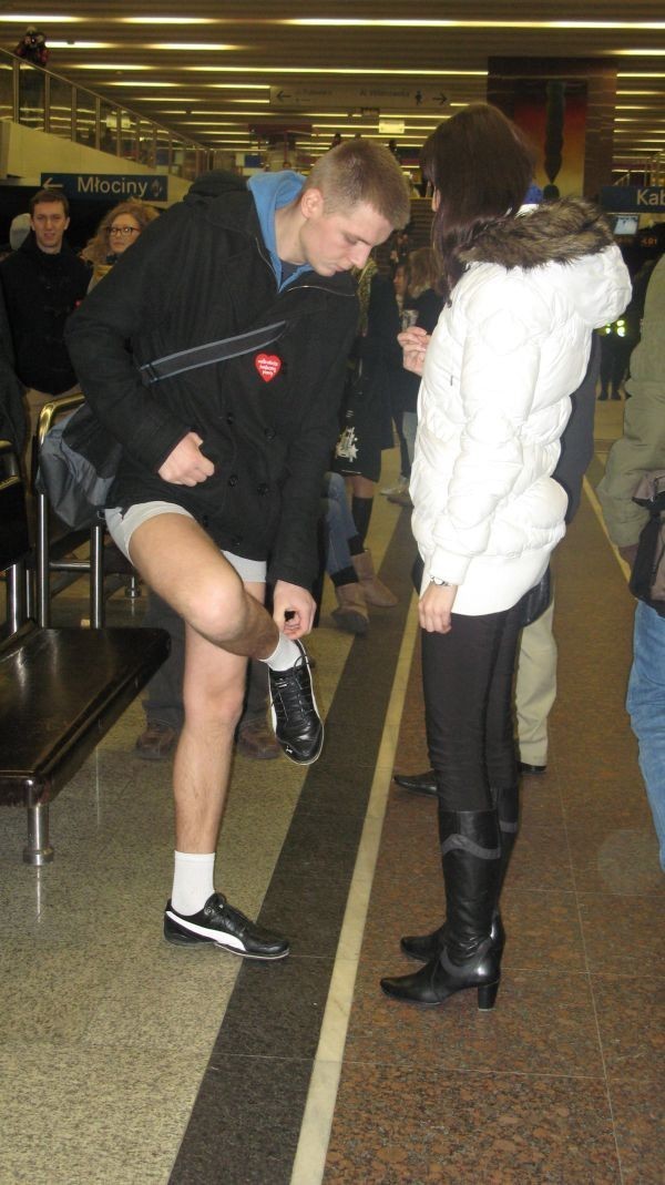 No Pants Subway Ride, czyli jazda metrem bez spodni odbyła się w Warszawie