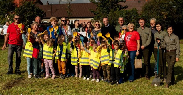 W Chrzanowie odbył się piknik ekologiczny w ramach wydarzenia "Czyste, zielone miasta". Podczas pikniku było wiele atrakcji dla młodzieży ze szkół i dzieci z przedszkoli, które połączyły przyjemne z pożytecznym.