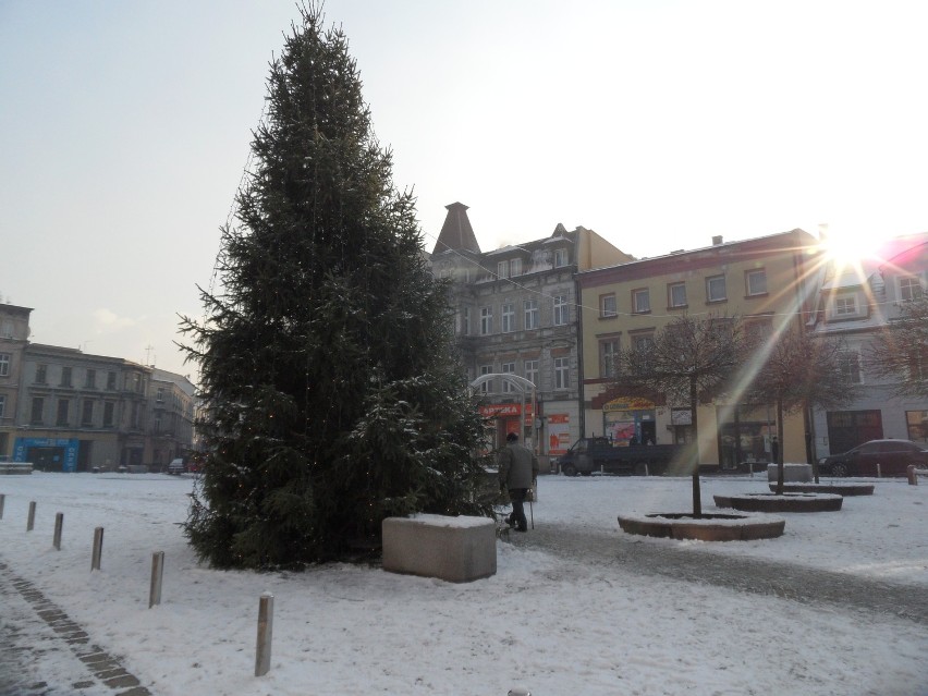 Mysłowice: Świąteczna choinka na Rynku już świeci. Jak się Wam podoba?