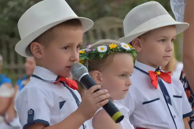 Rolnicy z Chwałkowa Kościelnego dziękowali za plony podczas dożynek sołeckich