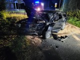 Groźny wypadek w Skrzynce koło Lądka Zdroju. Ranny 18-latek trafił dzisiaj w nocy (18.08 2022 r.) do szpitala ZDJĘCIA