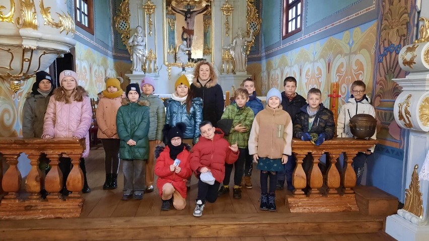 "Hej Kolęda!" z obornicką biblioteką. Dzieci zaśpiewały w Kościele św. Krzyża [ZDJĘCIA]