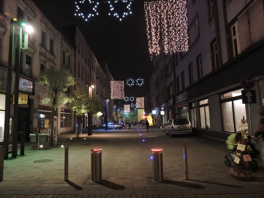 Święta w Chorzowie: śnieżynki, gwiazdki i oświetlone choinki
