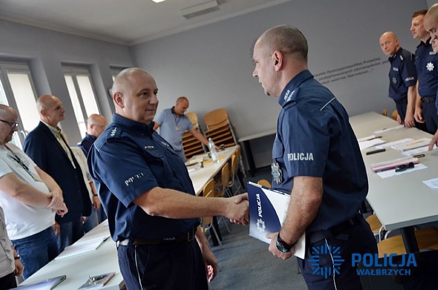Dwaj policjanci z Wałbrzycha idą na emeryturę, znacie ich?