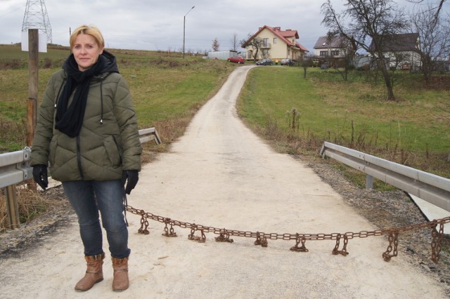 Agata Patyk z rodziną nie ma od dwóch tygodni możliwości dojazdu  do domu samochodem