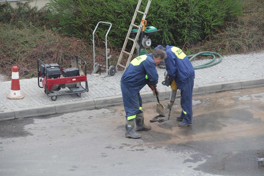 Pracownicy spółki AQUALIFT walczyli z awarią wodociągową