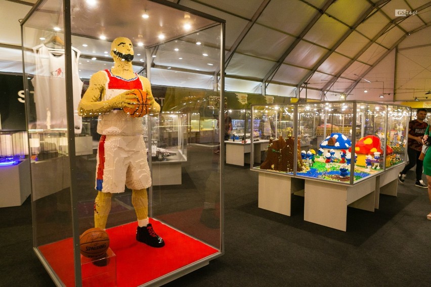 Świetna wystawa gigantycznych konstrukcji z klocków LEGO [ZDJĘCIA]