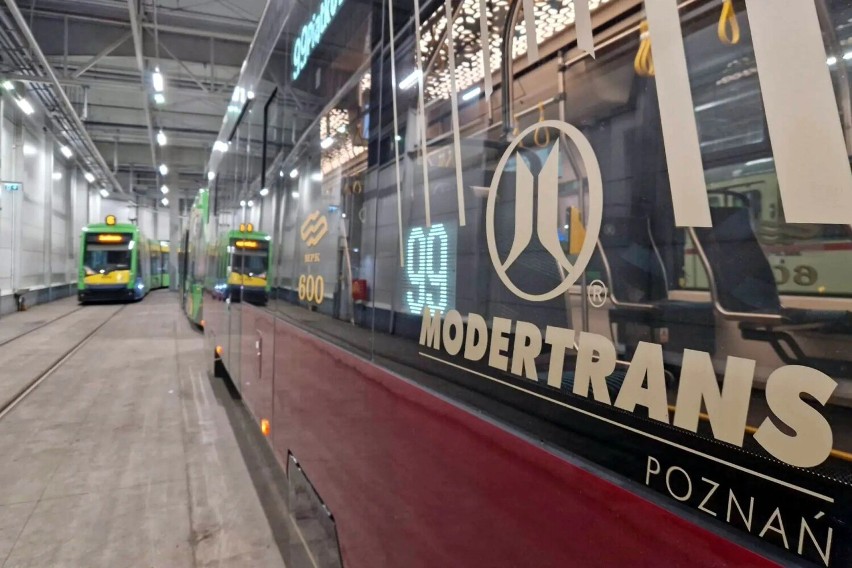 15-metrowy tramwaj został zaprezentowany w maju 2021 roku.