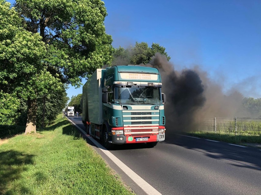 Pali się ciężarówka w Niepruszewie