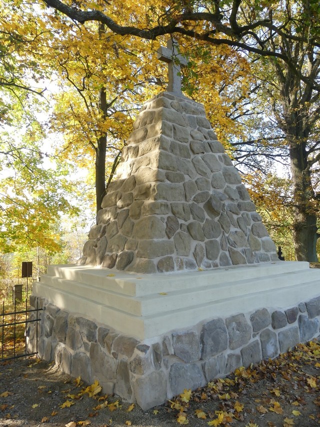 Pomnik na cmentarzu wojennym nr 26 w Sławęcinie