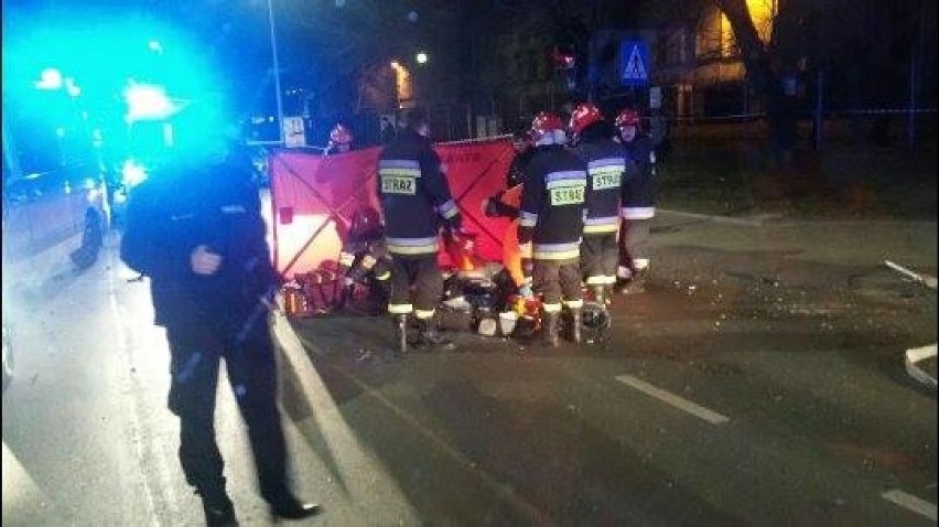 Kraków. Wypadek na ul. Pilotów. Motocyklista zderzył się z autem [ZDJĘCIA, WIDEO]