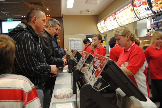 Młodzież z Wielunia zazdrości mieszkańcom Zduńskiej Woli. Tam niedawno otwarto McDonald's