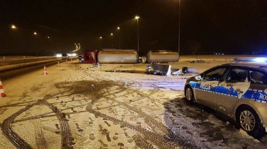 Atak zimy w Śląskiem: Ślisko na drogach. Od rana stłuczki i wypadki [ZDJĘCIA]