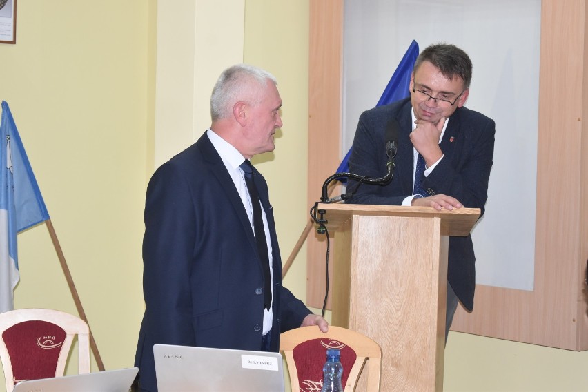 Prezes Witosław Gibasiewicz zabrał głos na sesji w Choczu