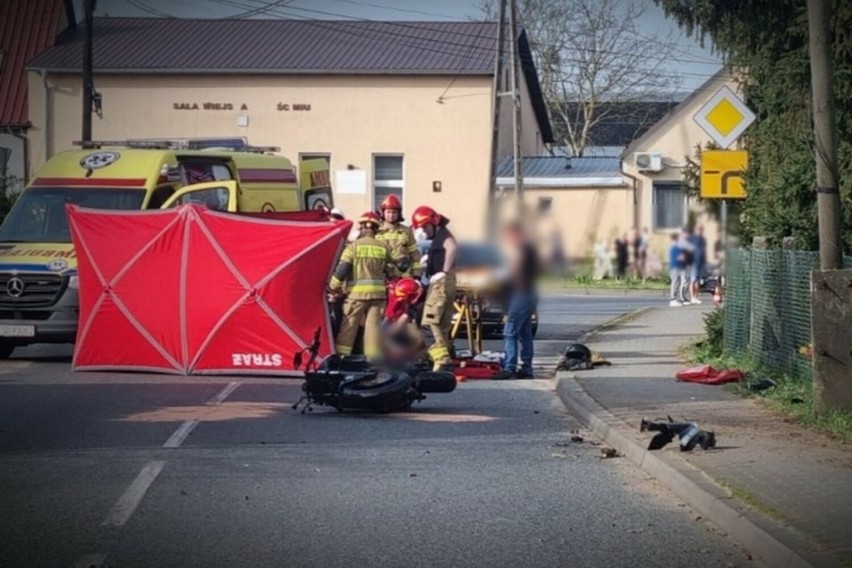 Po wypadku w Gościmiu pod Drezdenkiem młody motocyklista w z...