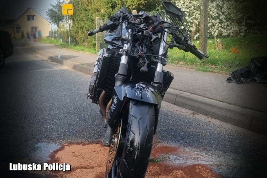 Po wypadku w Gościmiu pod Drezdenkiem młody motocyklista w z...