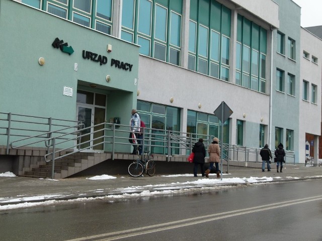 Podczas tegorocznej zimy bełchatowski  Powiatowy Urząd Pracy zaczął pełnić zupełnie nową rolę