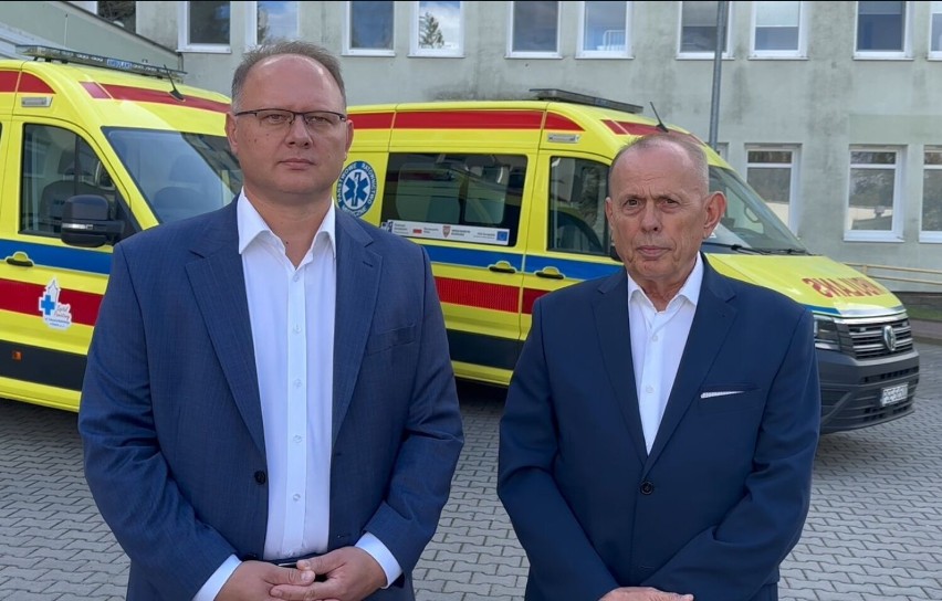 Prezes śremskiego szpitala, Michał Sobolewski (z lewej) i...