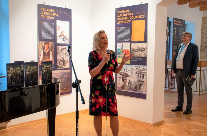 Nowy Sącz. Anna Maria Anders otwarła wystawę poświęconą artystom - żołnierzom walczącym w armii gen. W. Andersa. Zobacz zdjęcia
