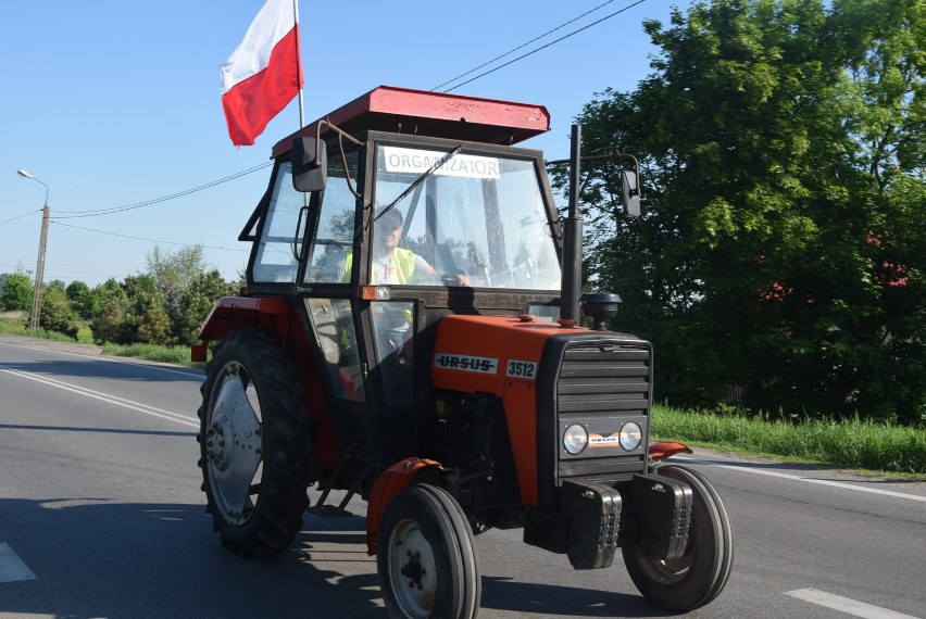 Strajk rolników. Kolumna traktorów ruszyła DK 91 do ronda w Emilii [ZDJĘCIA, FILM]