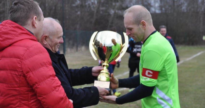 Polonia Poraj pokonała w karnych rezerwy Rakowa Częstochowa i wygrała Puchar Polski na szczeblu okręgu Częstochowa [ZDJĘCIA]