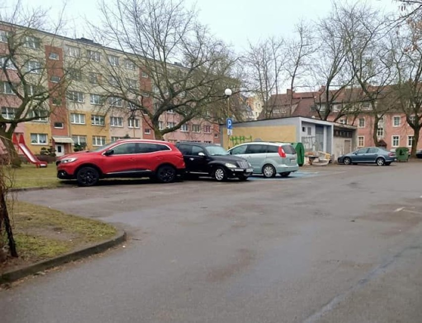 "Rozróba" na parkingu w Goleniowie. Dwa auta uszkodzone