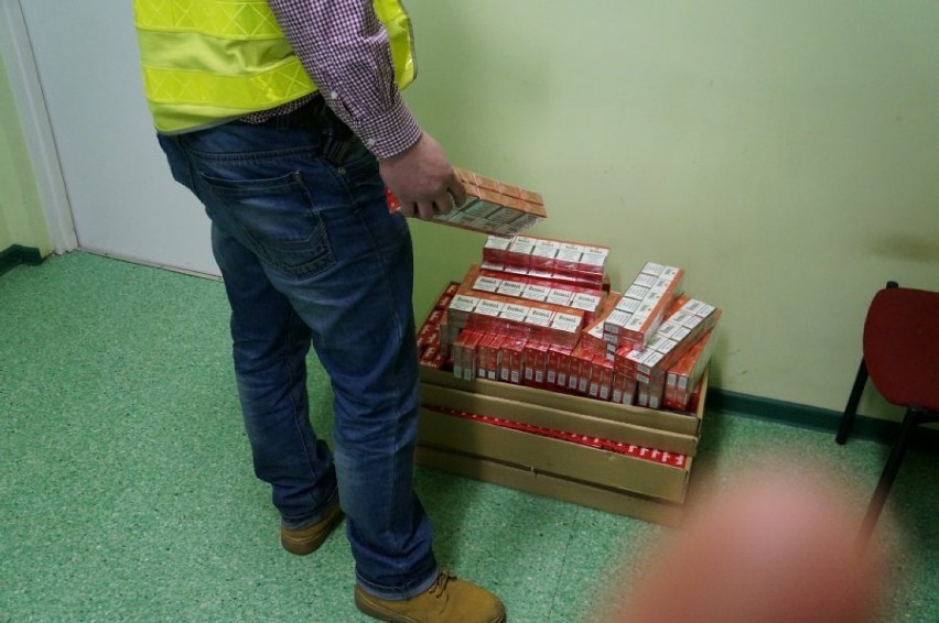 Policja znalazła 656 paczek papierosów