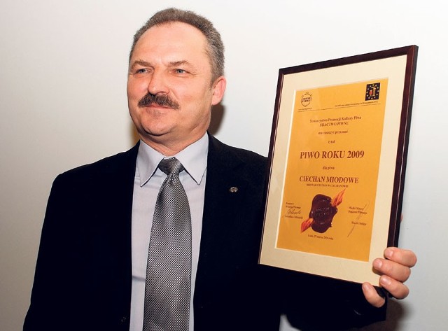 Marek Jakubiak, prezes Browaru Ciechan z dyplomem za Piwo Roku.