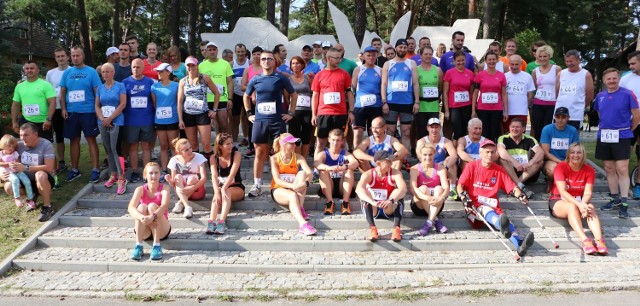 Bieg będzie sportową odsłoną Święta Wojska. To nie przypadek, że rozegrany zostanie w Kęszycy Leśnej. To dawna baza wojskowa, w której do 1945 r. stacjonowali żołnierze niemieccy, po zakończeniu drugiej wojny światowej również polscy i radzieccy. Jej symbolem jest znajdujący się w centrum  wsi pomnik żołnierza,  przy którym wyznaczono linie startu i metę.