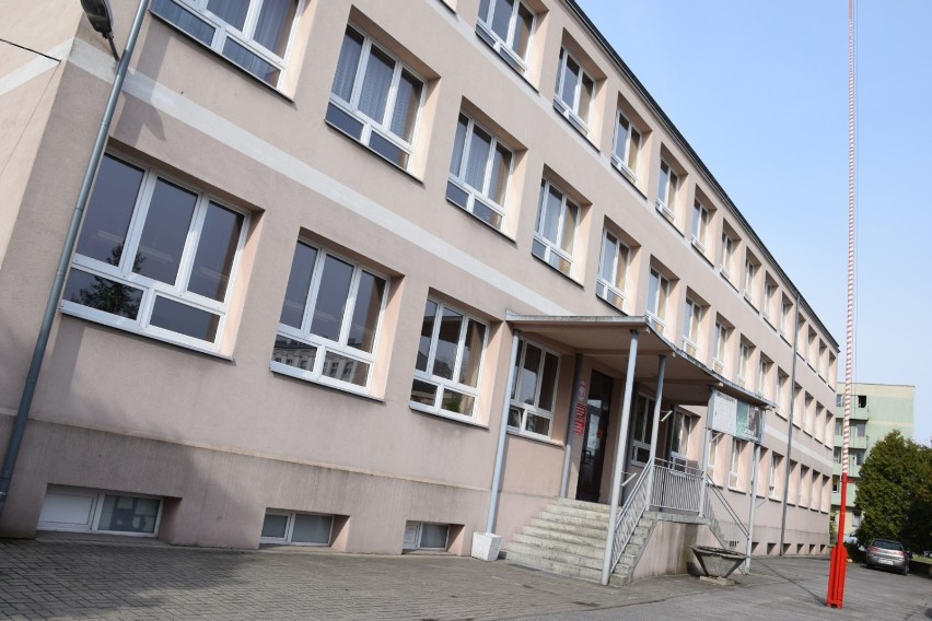 Podejrzenie o podłożeniu ładunku w liceum w Zduńskiej Woli. Alarm nie zakłócił matury