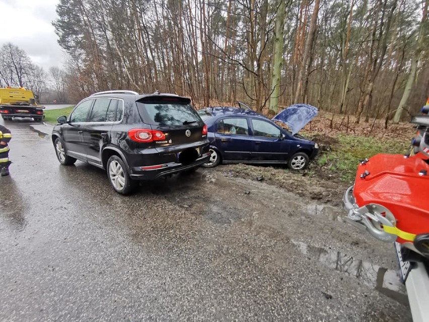 W wypadku w Kobylarni koło Bydgoszczy zderzyły się dwa...