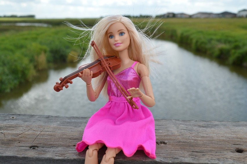 Lalka Barbie to jedna z najpopularniejszych zabawek na kuli...