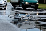 Wypadek śmiertelny pod Warszawą. Kierowca Volkswagena potrącił rowerzystę.