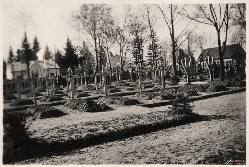 Unikatowe zdjęcia cmentarza przy Limanowskiego pochodzące z...