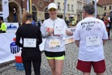 II Tarnogórski Półmaraton: Setki biegaczy na starcie. Pobiegli dla Asi ZDJĘCIA, WIDEO