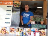 Food trucki na ul. Reymonta w Radomsku. Co można zjeść i za ile? 3.07.2021 [CENY, ZDJĘCIA]