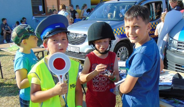 Na osiedlu Stare Stawy w Oświęcimiu, przy okazji pikniku rodzinnego, policjanci promowali bezpieczeństwo