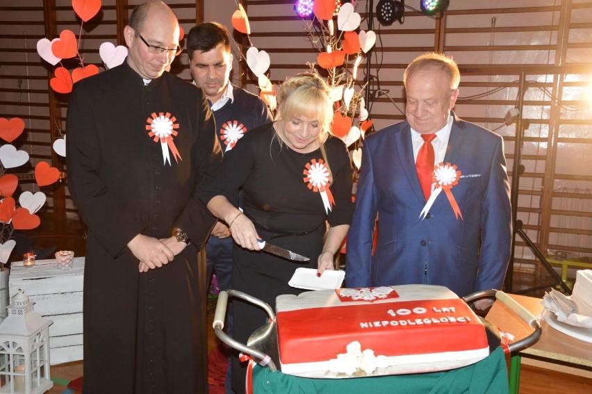 W szkole w Leśnicach już świętują setną rocznicę odzyskania przez Polskę niepodległości