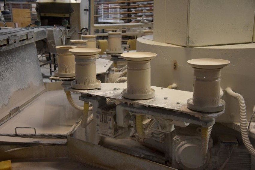 Zwolnienia grupowe w fabryce porcelany w Chodzieży obejmą mniej osób. To efekt współpracy firmy ze związkami