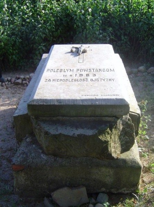 Symboliczny grób powstańców w Nowej Wsi