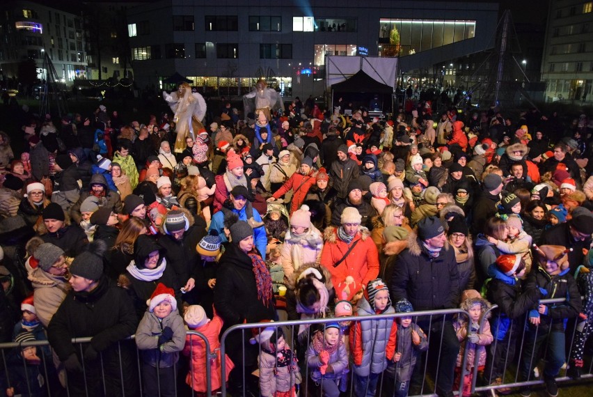 Gdyńskie Mikołajki! Św. Mikołaj przyjechał wozem strażackim na Plac Grunwaldzki