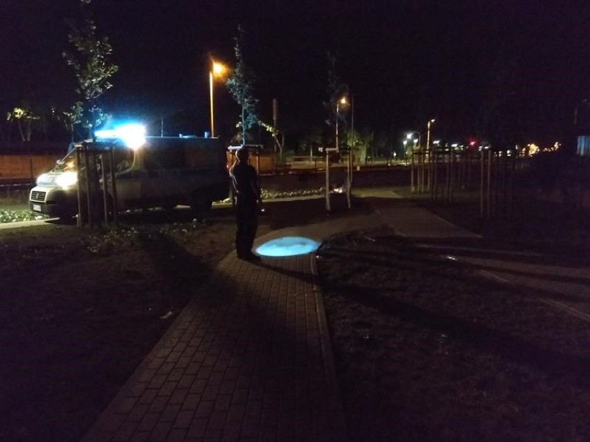 Wyrwali ławkę w Wągrowcu. Dzięki szybkiej reakcji pomaszerowali wprost w ręce policjantów 