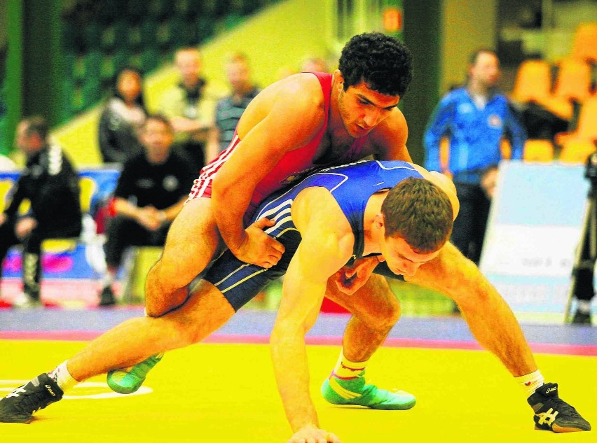  Edgar Melkumov zdobył złoty medal w kategorii 66 kg, a...