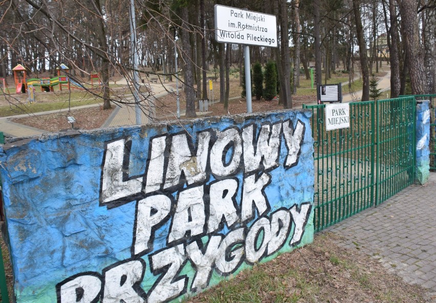 Władze Krosna modernizują Park Miejski na Zawodziu. Park linowy ma być przygotowany do otwarcia, alejki wyremontowane [ZDJĘCIA]