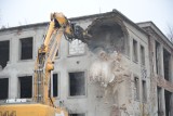 Tak wygląda wyburzanie starej hali przemysłowej przy ul. Waryńskiego w Grudziądzu