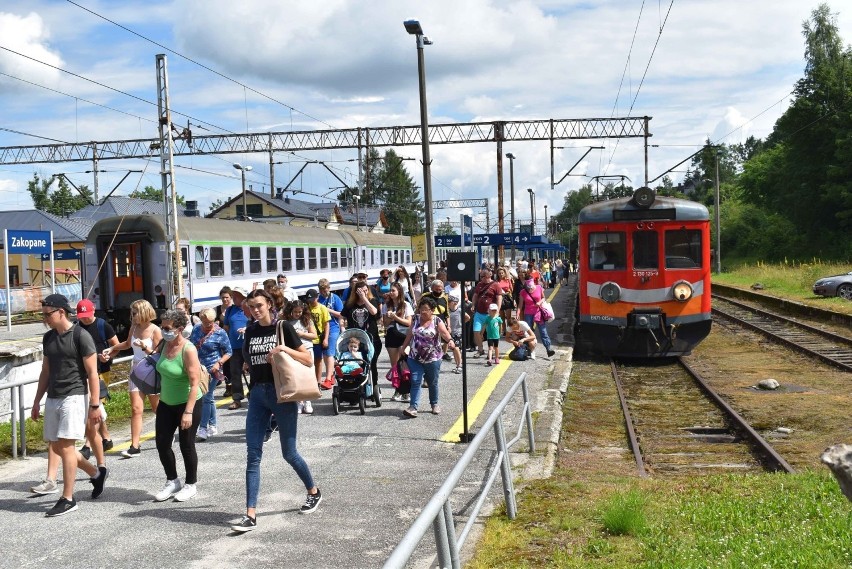 Zakopane. Coraz więcej turystów. Kolejki nawet na szlakach turystycznych [ZDJĘCIA] 29.07.