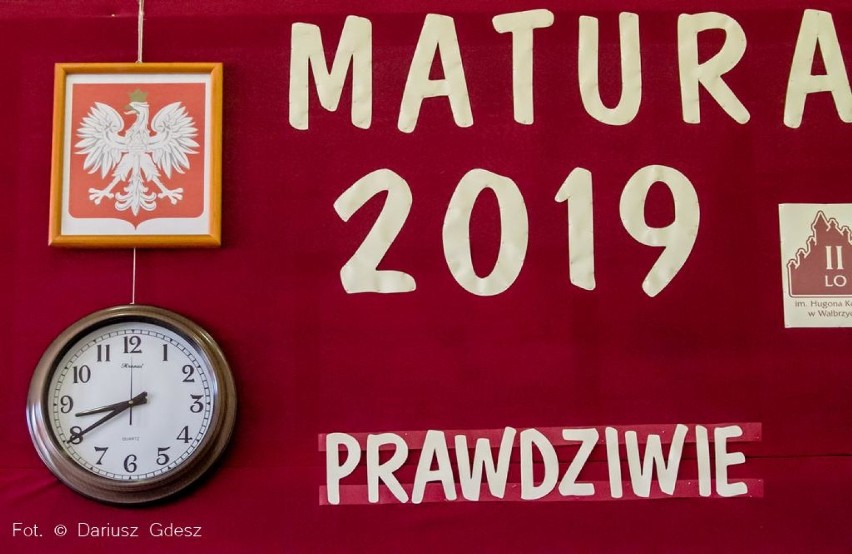 Matura 2019: Byliśmy w II Liceum Ogólnokształcącym im. Hugona Kołłątaja w Wałbrzychu [ZDJĘCIA]
