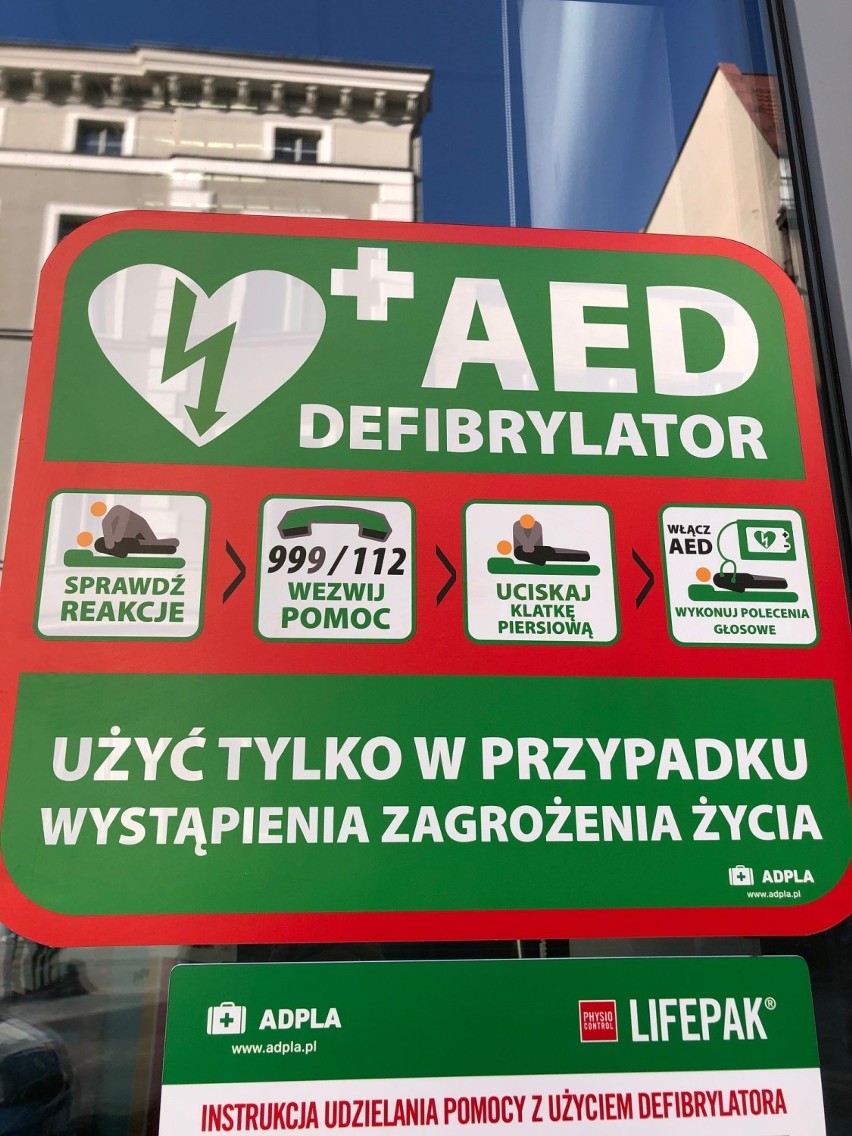 Przy ulicy Słowiańskiej pojawił się defibrylator [ZDJĘCIA]